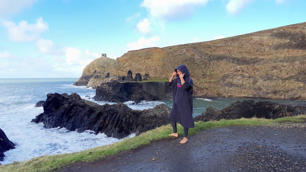 Celtic Quest Coasteering towel changing robes are made with premium quality terry towel. CQCoasteering logo embroidered on the chest. Good size hood, feels warm and cozy. Ideal robie for changing into and out of wetsuits.